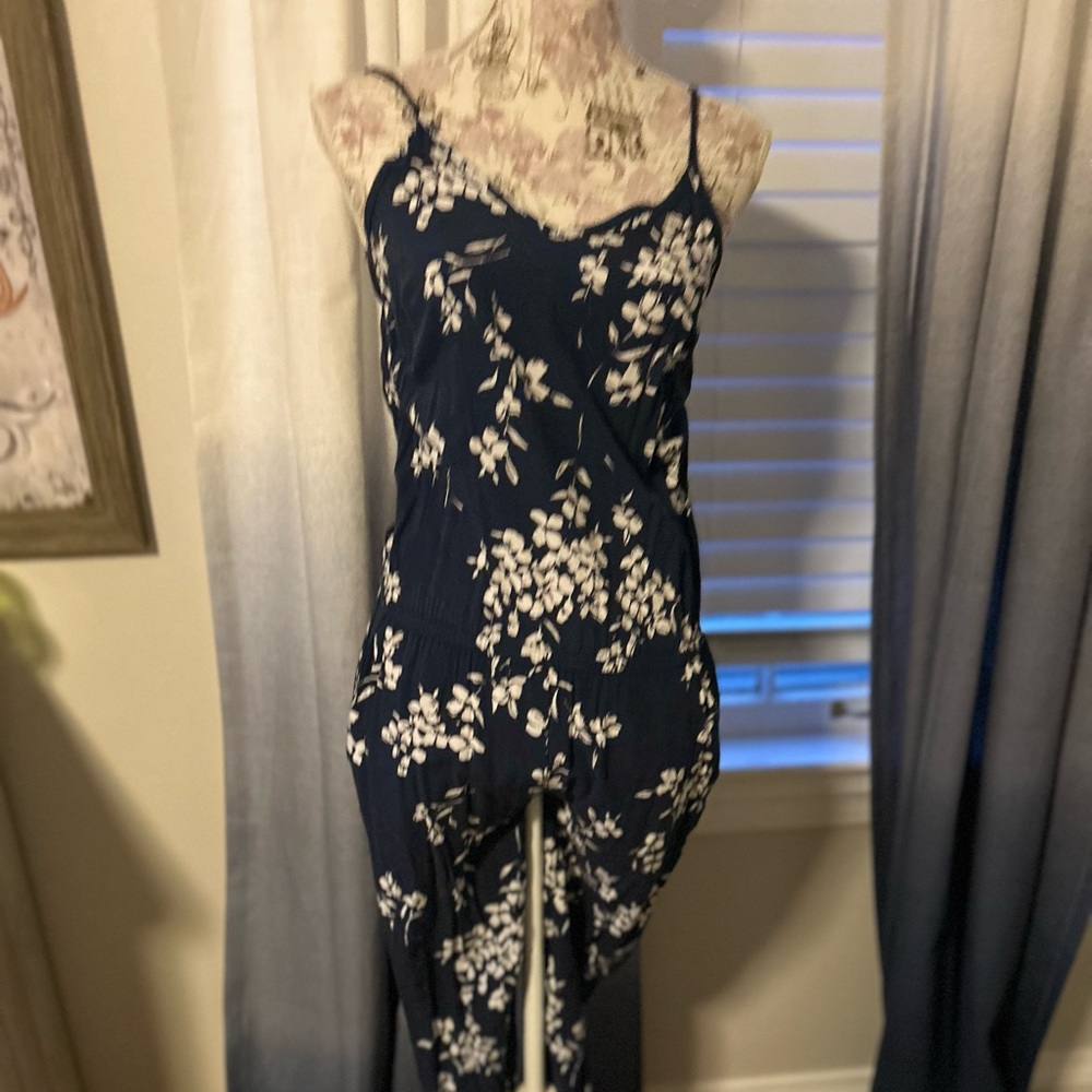 Gap jumpsuit adjustable straps navy with white floral
